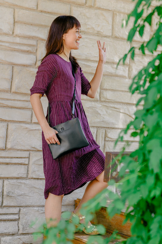 Leather Crossbody Handbag in Black