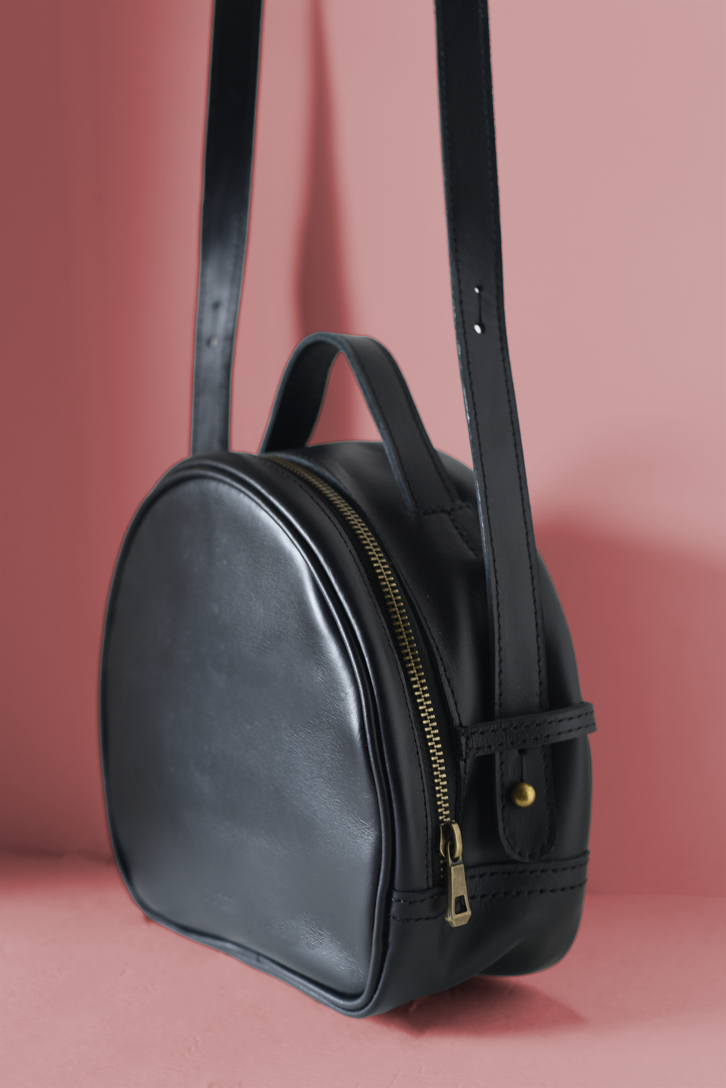 Breakfast Friend Olives Circle Crossbody