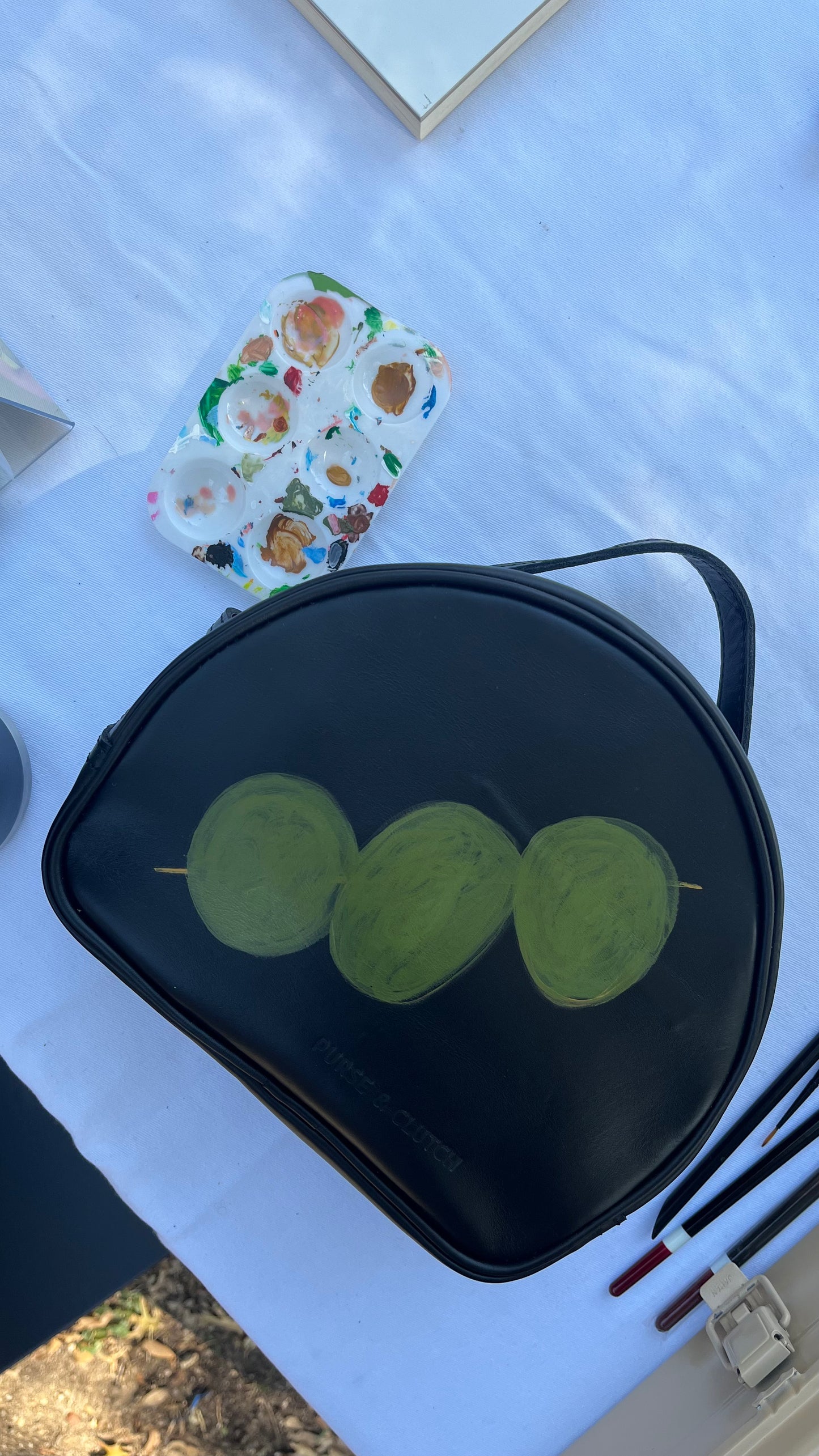 Breakfast Friend Olives Circle Crossbody