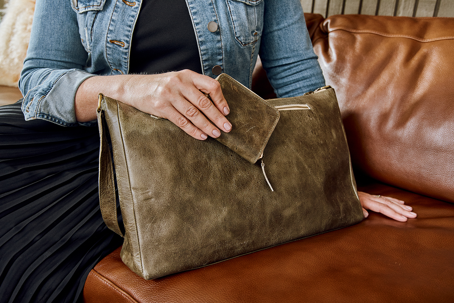 LIMITED EDITION: Laptop Shoulder Bag in Forest