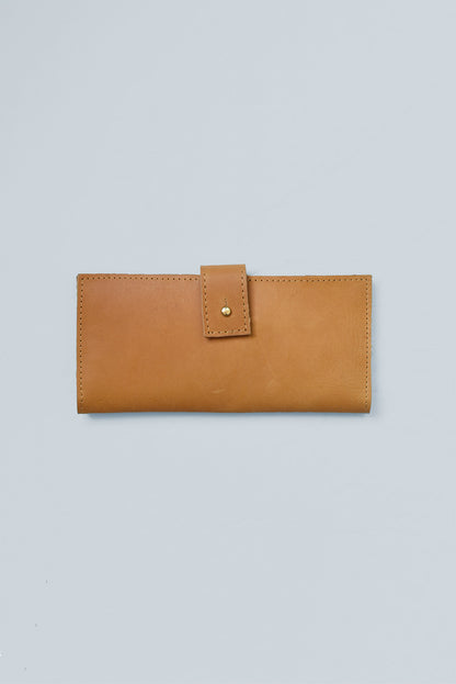 Madewell The Leather Pouch Clutch in English Saddle - Size One S